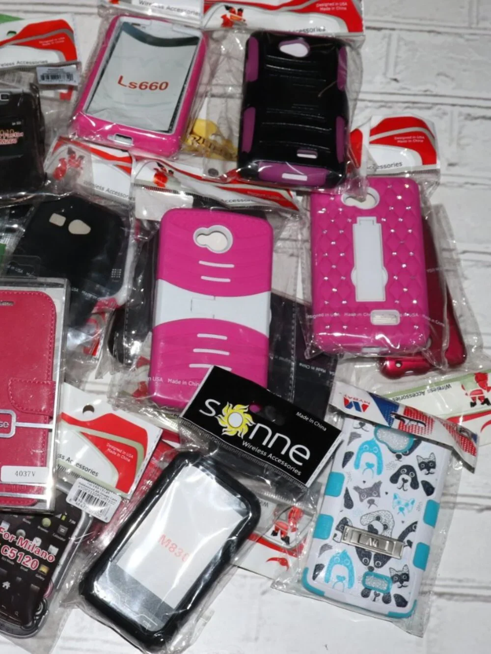 📦 Tech Mystery Box · 30 Mixed Phone Cases · New Old Stock